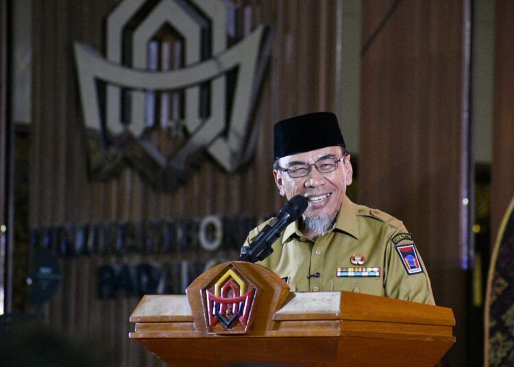 Wakil Wali Kota Padang Maigus Nasir menyampaikan komitmen Pemko Padang menyediakan beasiswa luar negeri bagi 60 siswa berprestasi saat membuka SEIBA International Festival ke-4 di UIN Imam Bonjol Padang, Selasa (7/7/2026).