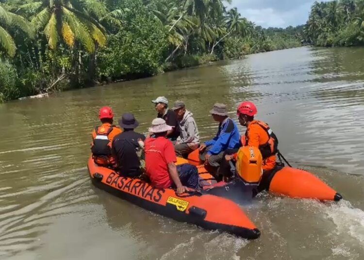 Tim SAR gabungan melakukan pencarian terhadap pria bernama Mangantar Saumatgerat (61) yang dilaporkan hilang di kawasan hutan sekitar Desa Mara, Kecamatan Sipora Selatan, Kabupaten Kepulauan Mentawai, Sumatera Barat.