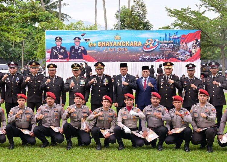 Wakil Wali Kota Payakumbuh Elzadaswarman menghadiri Upacara HUT Bhayangkara ke-80 di halaman Balai Kota Payakumbuh, Rabu (1/7/2026).