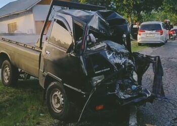Video: Mobil Pikap Kecelakaan di Jalan Lintas Sumatera di Solok, 2 Orang Terkapar di Pinggir Jalan