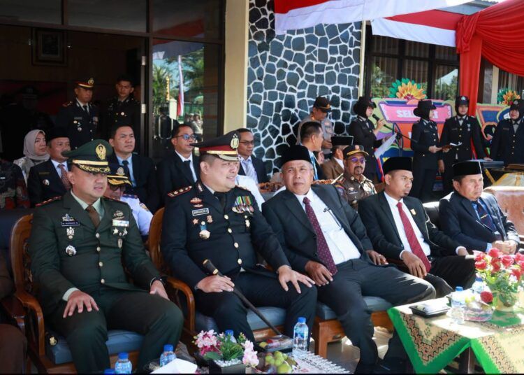 Wakil Wali Kota Pariaman, Mulyadi, menghadiri Upacara Peringatan Hari Bhayangkara ke-80 di Halaman Markas Polres Pariaman pada Rabu (1/7/2026). Foto: Pemko Pariaman