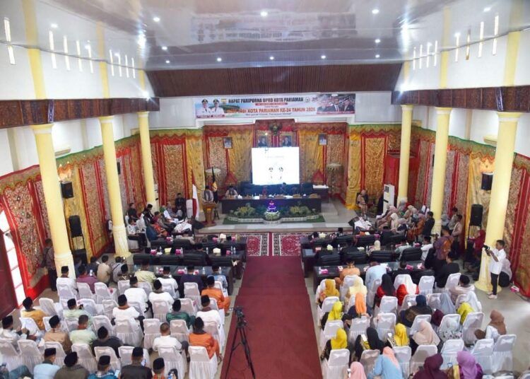 Wali Kota (Wako) Pariaman, Yota Balad, menyampaikan sejumlah capaian selama masa kepemimpinannya bersama Wali Kota Pariaman Mulyadi dalam Sidang Paripurna Istimewa Dewan Perwakilan Rakyat Daerah (DPRD) Pariaman, Kamis (2/7/2026).