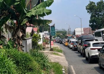 Jalur Padang–Bukittinggi Macet Parah, Sistem Buka-Tutup Diberlakukan di Lembah Anai