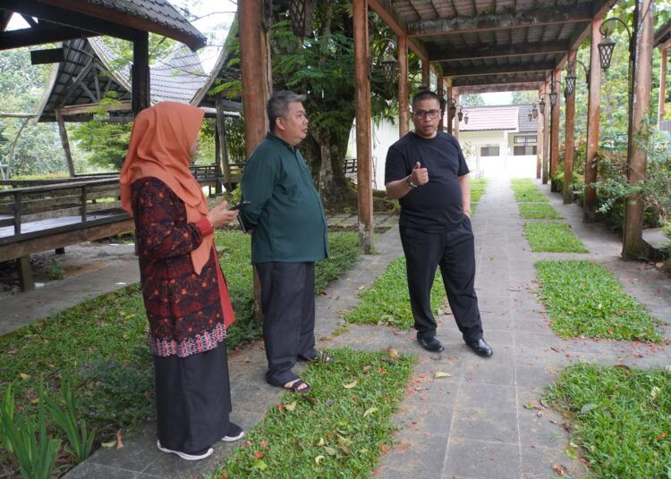 Wali Kota Padang Panjang, Hendri Arnis, meninjau Pusat Dokumentasi dan Informasi Kebudayaan Minangkabau pada Sabtu (4/7/2026). Foto: Pemko Padang Panjang