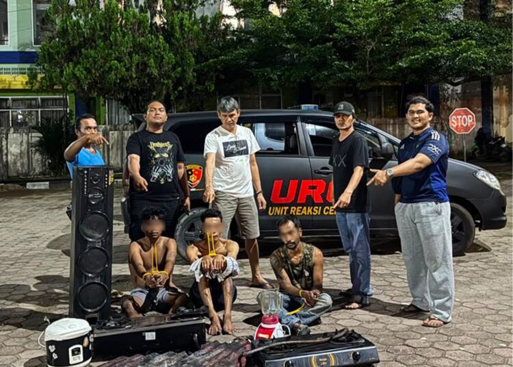 Polisi menangkap tiga pria di tiga lokasi berbeda di kawasan Kota Painan, Kecamatan IV Jurai, Kabupaten Pesisir Selatan, Sumatera Barat, pada Jumat (3/7/2026) siang karena diduga mencuri barang-barang elektronik hingga peralatan dapur. Foto: Polres Pesisir Selatan