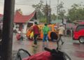 Video: Detik-Detik Sejumlah Pengendara Motor Terjatuh di Perlintasan Rel Lubuk Buaya Padang