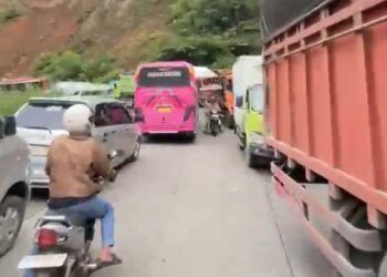 Video: Jalan Lintas Padang–Solok di Sitinjau Lauik Macet Parah