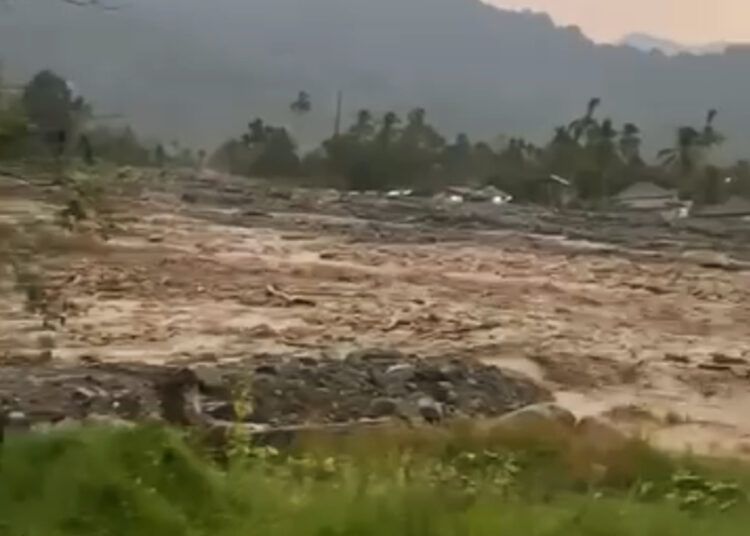 Longsor susulan terjadi di Jorong Labuah, Nagari Sungai Batang, Kecamatan Tanjung Raya, Kabupaten Agam, Senin (6/7/2026) sekitar pukul 17.00 WIB.