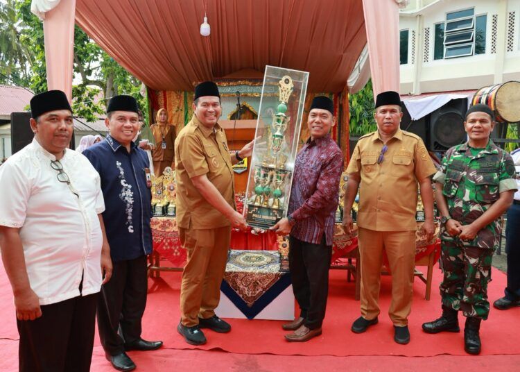 Wali Kota Pariaman Yota Balad bersama Wakil Wali Kota Mulyadi membuka secara resmi Musabaqah Tilawatil Qur'an (MTQ) Ke-X Tingkat Kecamatan Pariaman Tengah Tahun 2026 di halaman Masjid Darul Ma'arif, Kelurahan Pondok II, Senin (6/7).