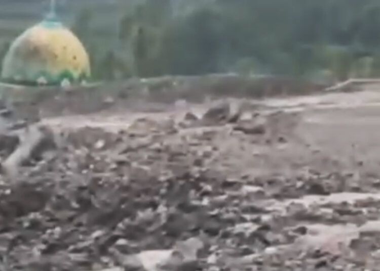 Longsor susulan terjadi di Jorong Labuah, Nagari Sungai Batang, Kecamatan Tanjung Raya, Kabupaten Agam, Senin (6/7/2026) sekitar pukul 17.00 WIB.