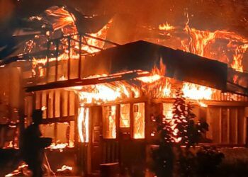 Api Mengamuk di Solok, Dua Rumah Semi Permanen Hangus Terbakar