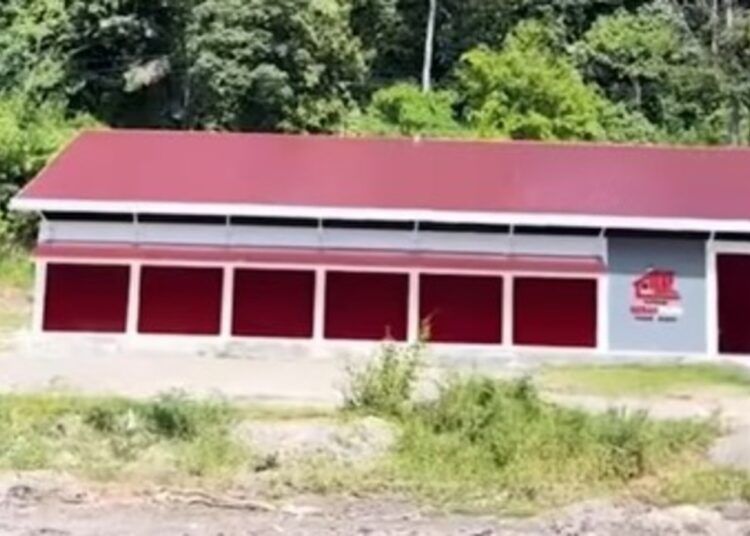 Viral di media sosial letak Koperasi Desa Merah Putih (KDMP) berada di tepi aliran Batang Sianok, Nagari Sianok Anam Suku, Kecamatan IV Koto, Kabupaten Agam, Sumatera Barat. Foto: Tangkapan layar media sosial