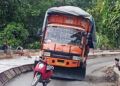 Jalur Padang–Solok Lumpuh Total, Truk Fuso Mogok di Tengah Proyek Perbaikan Jalan