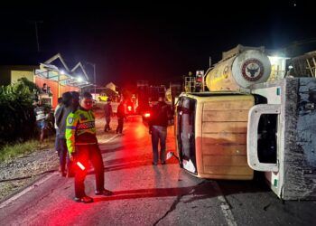 Sebuah Truk Terbalik di Jalan Lintas Padang-Solok, Korban 1 Orang