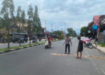 Motor Bonceng Tiga Tabrak Penyeberang Jalan di Payakumbuh, Satu Orang Tewas