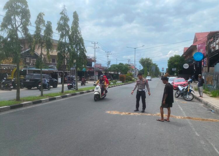 Seorang pejalan kaki bernama Lizawati tewas setelah tertabrak motor di Jalan Soekarno-Hatta, Kelurahan Balai Nan Duo, Kecamatan Payakumbuh Barat, Kota Payakumbuh, Sumatera Barat, pada Jumat (10/7/2026) sekira pukul 12.30 WIB.