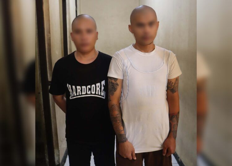 Polisi menangkap dua pria inisial GS (30) dan RN (27) di sebuah rumah di Kelurahan Payolansek, Kecamatan Payakumbuh Barat, Kota Payakumbuh, Sumatera Barat, pada Rabu (8/7/2026) sekitar pukul 22.30 WIB karena diduga memakai sabu-sabu dan ganja. Foto: Polres Payakumbuh