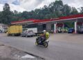 Sopir Truk Keluhkan Antrean BBM Berjam-jam di SPBU Solok