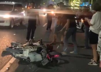 Mobil Tabrakan dengan 2 Motor di Padang, Korban Robek di Kepala dan Patah Kaki