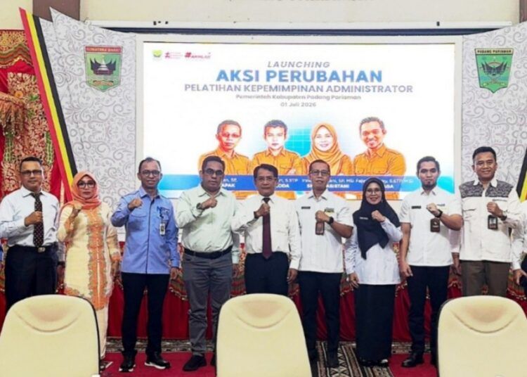Bupati Padang Pariaman, John Kenedy Azis (JKA), meluncurkan Aksi Perubahan Peserta Pelatihan Kepemimpinan Administrator (PKA) 2026 di Hall IKK Parit Malintang, Rabu (1/7/2026).