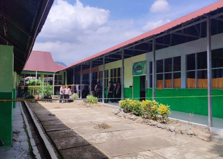 Situasi di MAN 3 Padang setelah diduga terjadi ledakan bom rakitan saat kegiatan belajar mengajar berlangsung. Foto: Qadri/Sumbarkita