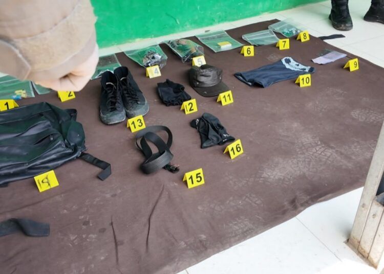 Polisi menyita sejumlah barang bukti dalam penyelidikan kasus dugaan ledakan bom rakitan di lingkungan Madrasah Aliyah Negeri (MAN) 3 Padang, Kecamatan Koto Tangah, Sumatera Barat, pada Selasa (14/7/2026) sekitar pukul 10.15 WIB. Foto: Polda Sumbar