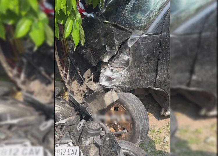 Sepeda motor Honda Scoopy mengalami kerusakan parah setelah diserempet mobil Daihatsu Gran Max di Jalan Raya Lubuk Pasing, Kenagarian Talaok, Kecamatan Bayang, Pesisir Selatan, Rabu (15/7/2026).