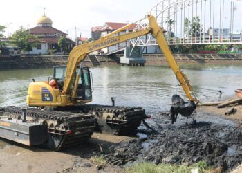 Pemko Padang Kebut Pengerukan Sedimen Batang Arau Jelang HJK ke-357