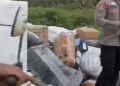 Dump Truck Tabrakan dengan Truk Boks Ekspedisi, Banyak Paket Tercecer di Jalan