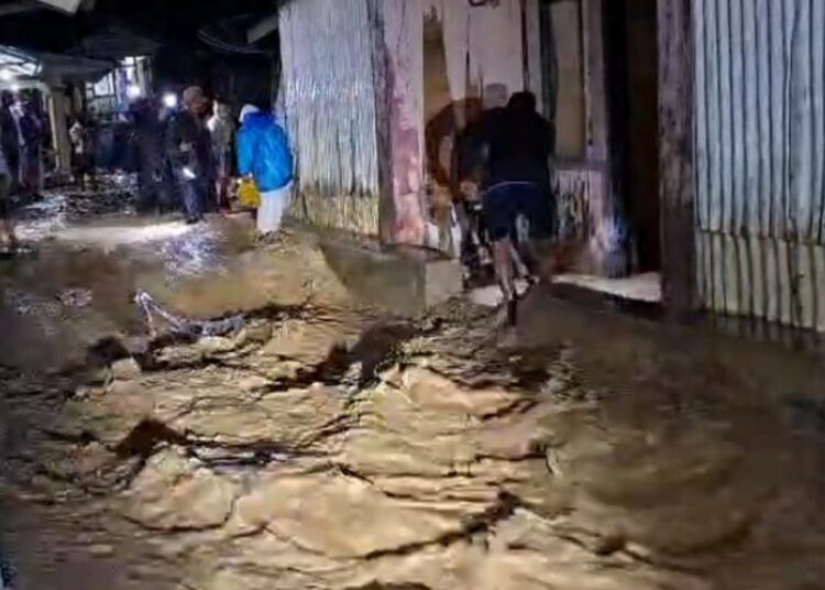 Banjir merendam 70 rumah warga di Jorong Kubu dan Jorong Labuah, Nagari Sungai Batang, Kecamatan Tanjung Raya, Kabupaten Agam, pada Sabtu (18/7/2026) malam.