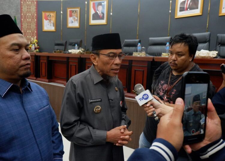 Wakil Wali Kota Padang Maigus Nasir menyampaikan keterangan terkait langkah Pemko Padang memperkuat pencegahan perundungan pascainsiden bom rakitan di MAN 3.