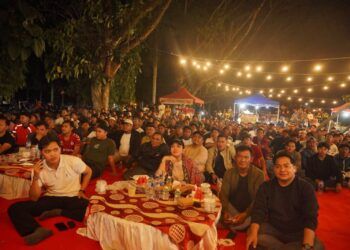 Bupati Dharmasraya Nobar Final Piala Dunia 2026 Bersama Warga, UMKM Lokal Ikut Bergeliat