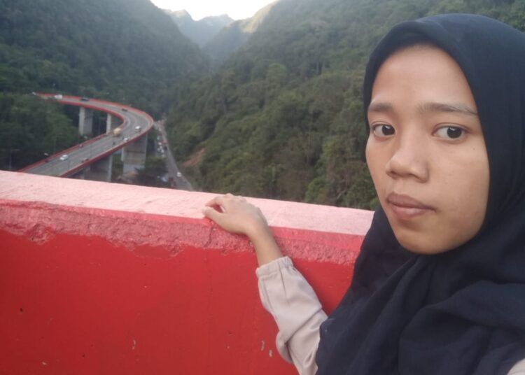 Denis Lediani Putri (23), warga Jorong Mato Aia, Nagari Batu Taba, Kecamatan Batipuh Selatan, Kabupaten Tanah Datar, Sumatera Barat, dilaporkan hilang