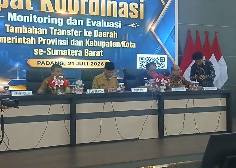 Sekretaris Daerah Kota Payakumbuh Rida Ananda mengikuti rapat koordinasi bersama Gubernur Sumatera Barat di Padang, Selasa (21/7/2026), membahas percepatan realisasi tambahan Transfer ke Daerah (TKD) 2026 sebesar Rp116,97 miliar untuk mendukung mitigasi bencana dan pembangunan infrastruktur di Kota Payakumbuh.