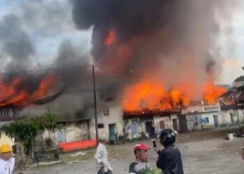 Kebakaran Hebat Landa Pasar Kayu Tanam Padang Pariaman, Pemadaman Masih Berlangsung