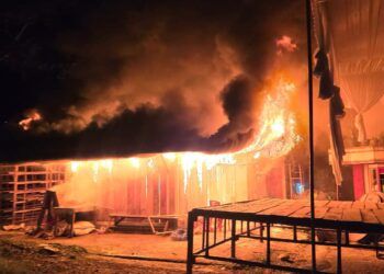 Tanpa Armada Damkar, Warga Padamkan Kebakaran Rumah di Solok dengan Mesin Robin