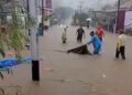Video: Banjir Rendam Permukiman di Pasaman Barat, Jalan Utama Berubah Jadi Sungai