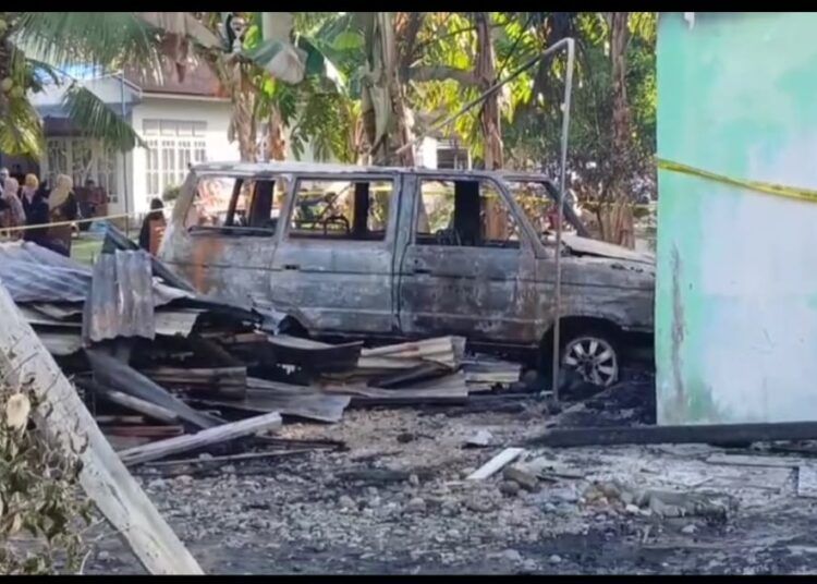 Penampakan rumah yang hangus terbakar di Korong Kelok Licin, Nagari Sungai Buluah Utara, Kecamatan Batang Anai, Kabupaten Padang Pariaman, Jumat (24/7/2026)
