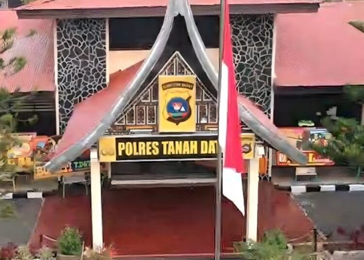 Kantor Polres Tanah Datar.