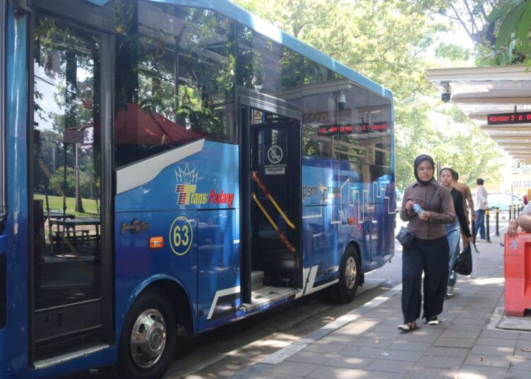 Layanan transportasi Trans Padang akan memberlakukan tarif Rp1 bagi masyarakat pada 7 Agustus 2026 untuk satu kali perjalanan di seluruh koridor.