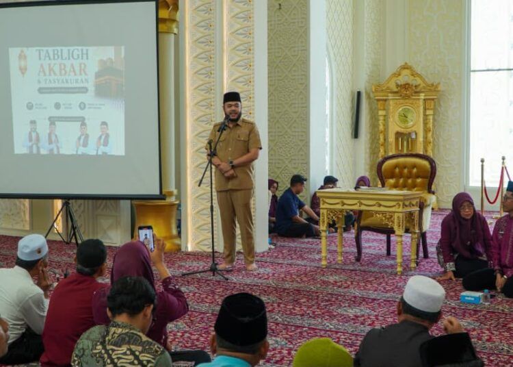 Wali Kota Padang Fadly Amran menghadiri Tabligh Akbar dan Tasyakuran Jamaah Haji Kota Padang 2026 di Masjid Al-Hakim, Selasa (28/7/2026)