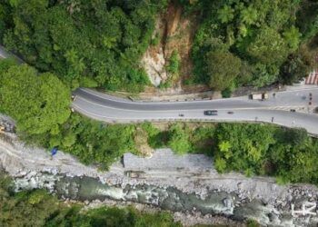 Jalan Lembah Anai Kini Lebih Kokoh, BPJN Sumbar Perbesar Tiang Tanam di Titik Rawan