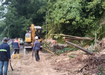 Longsor Terjang Jalur Padang-Bukittinggi, Lalu Lintas Buka Tutup