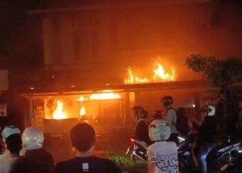 Kompor Minyak Tanah Meledak, Warung di Padang Hangus Dilalap Api