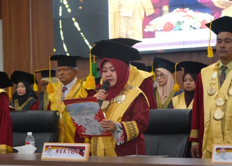 Sebanyak 409 wisudawan UIN Imam Bonjol Padang dikukuhkan pada hari pertama Wisuda Angkatan ke-96 di Gedung J Kampus III Sungai Bangek, Rabu (29/7/2026).