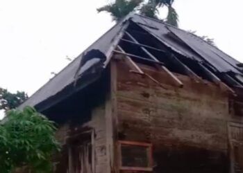 Angin Puting Beliung Terjang Agam, Atap Rumah Beterbangan
