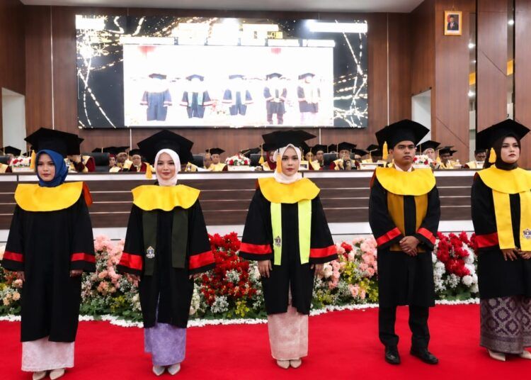Sebanyak lima wisudawan Universitas Islam Negeri (UIN) Imam Bonjol Padang Angkatan ke-96 menerima beasiswa untuk melanjutkan studi magister (S2) di Pascasarjana UIN Imam Bonjol Padang pada hari pertama pelaksanaan wisuda, Rabu (29/7/2026).