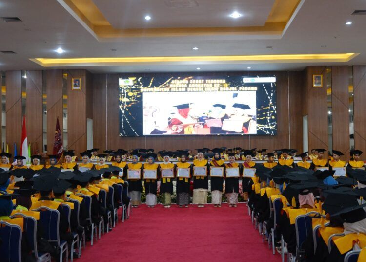 Sebanyak 36 wisudawan terbaik dan aktivis kampus mewarnai hari pertama Wisuda Angkatan ke-96 Universitas Islam Negeri (UIN) Imam Bonjol Padang yang digelar di Kampus III Sungai Bangek, Rabu (29/7/2026).