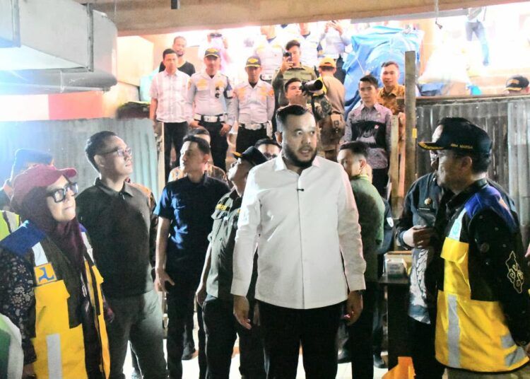 Wali Kota Padang Fadly Amran meninjau progres revitalisasi Pasar Raya Padang pada Kamis (30/7/2026).