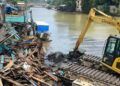 Jelang HJK Padang ke-357, Empat Bangkai Kapal di Batang Arau Dibongkar